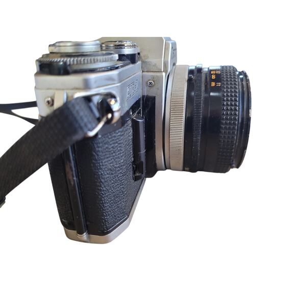 Canon Vintage AE-1 Camera SLR FD 50MM 1:8 S.C. WORKS great - Picture 4 of 9